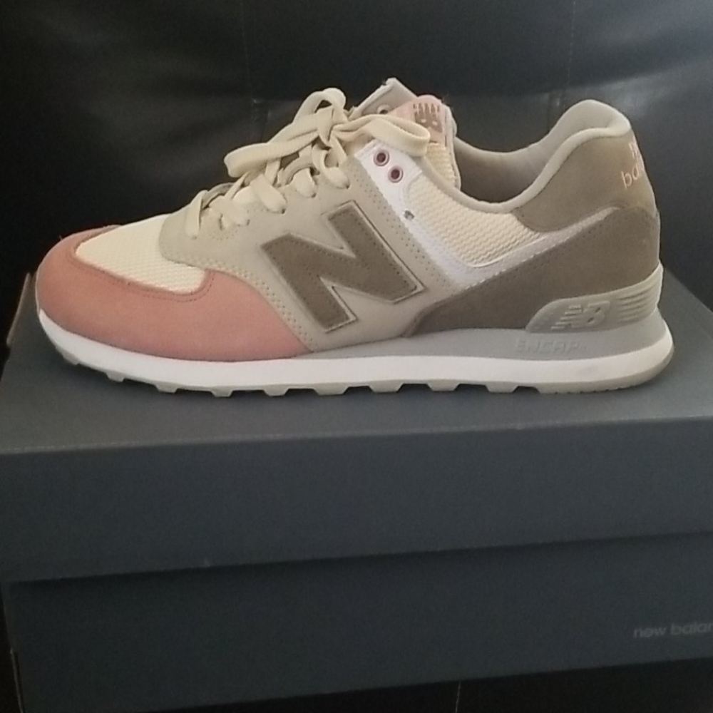 NEW BALANCE SNEAKERS